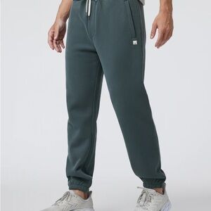 EUC Vuori Seaside Sweatpants in Smoked Beryl Size M